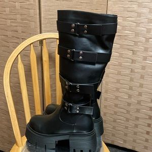NWB 8 Azalea Wang Gladiator faux leather 2.5” platform moto zipper side boots